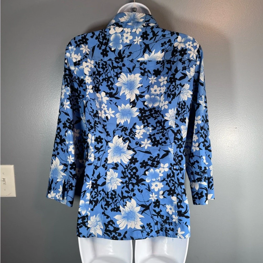 Covington Blue Floral Button Down Blouse L 3/4 Sleeve Stretch Career Top - Picture 4 of 9